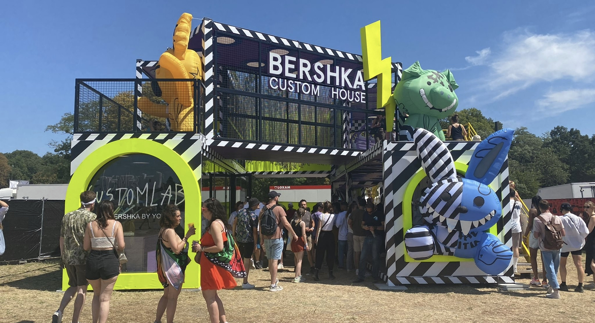 06_Lili&co_agence_evenementielle_JCustom_House_Bershka_Lollapalooza_2022_Exterior_View